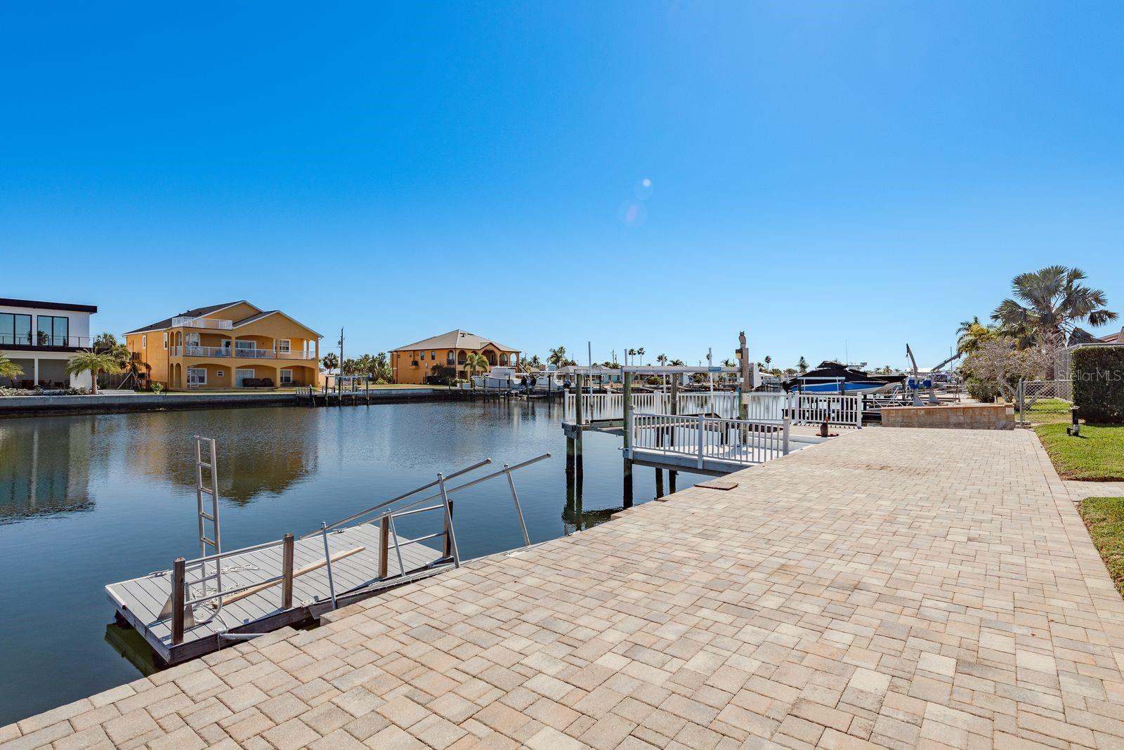 Listing photo id 26 for 5440 Leeward Lane