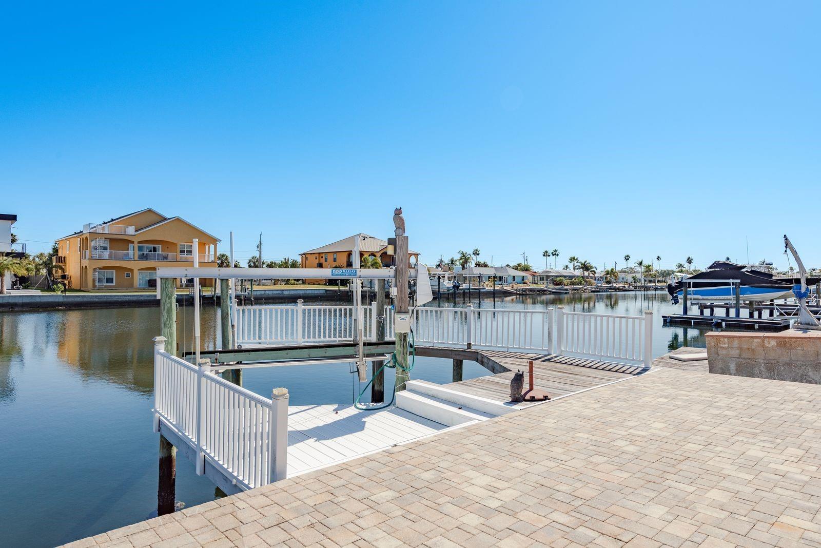 Listing photo id 27 for 5440 Leeward Lane