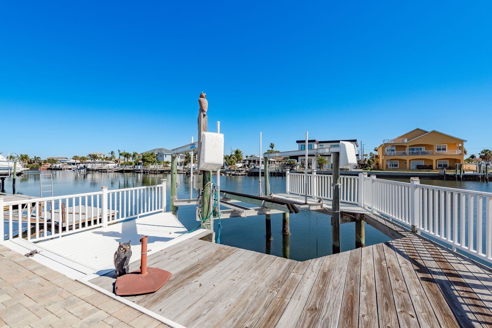 Listing photo id 28 for 5440 Leeward Lane