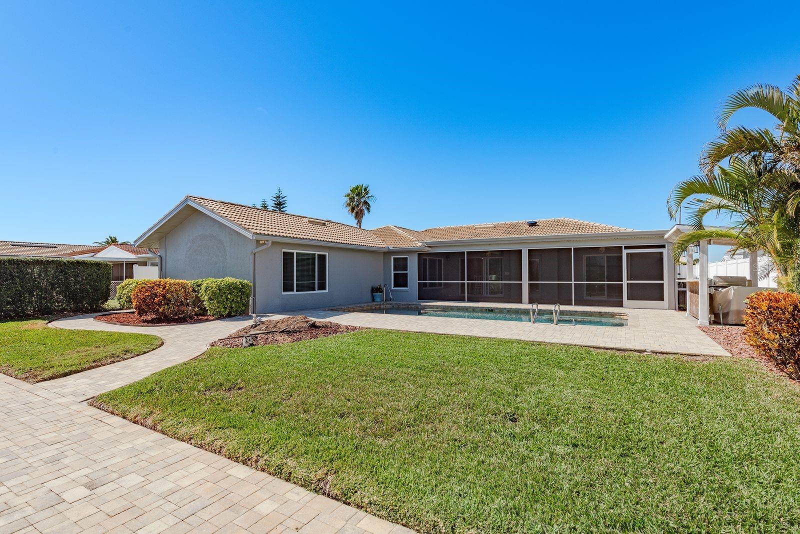 Listing photo id 29 for 5440 Leeward Lane