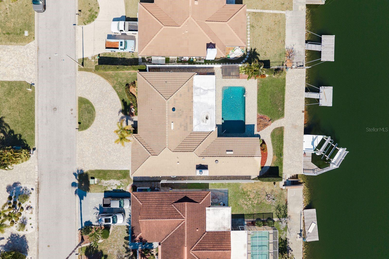 Listing photo id 31 for 5440 Leeward Lane