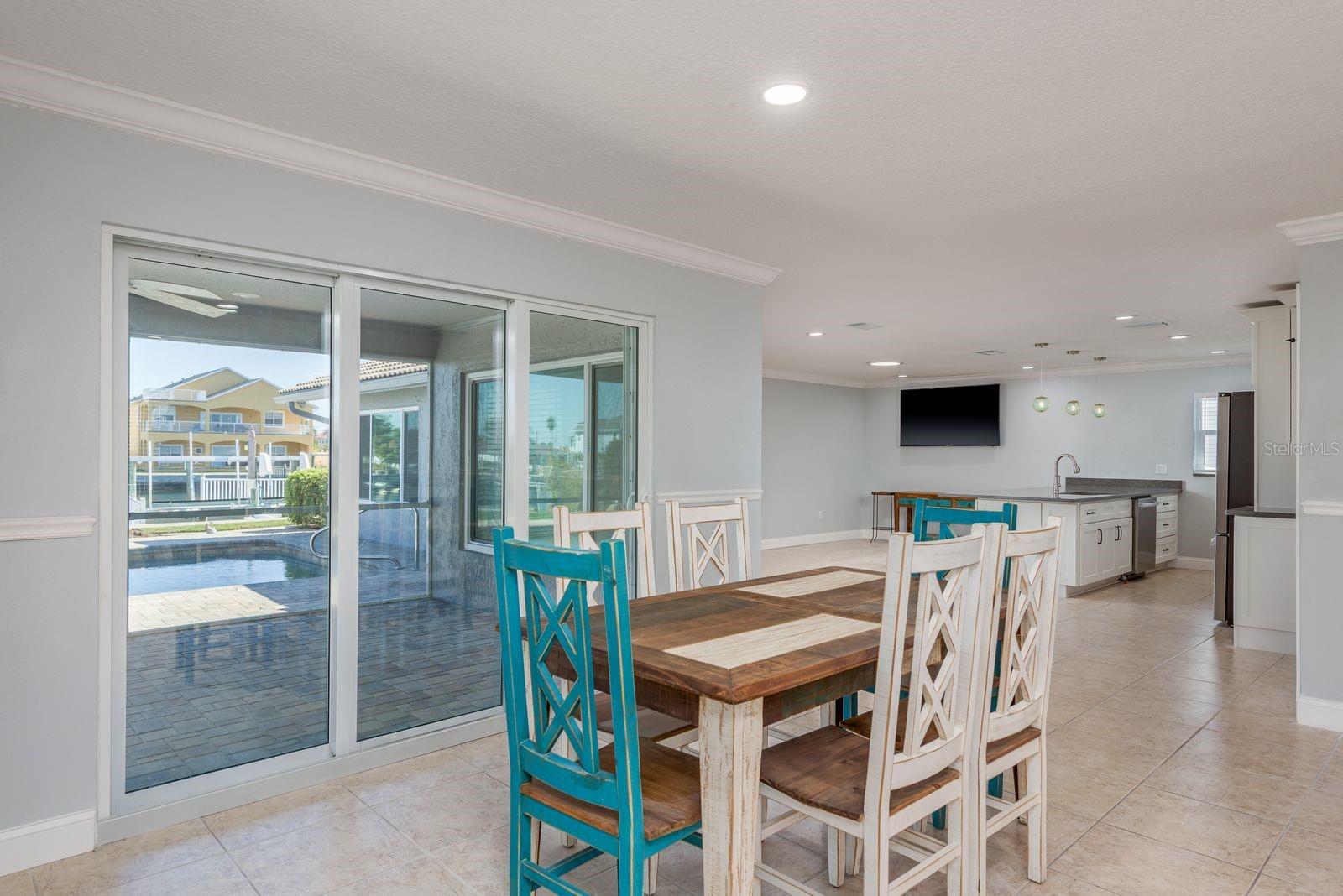 Listing photo id 2 for 5440 Leeward Lane