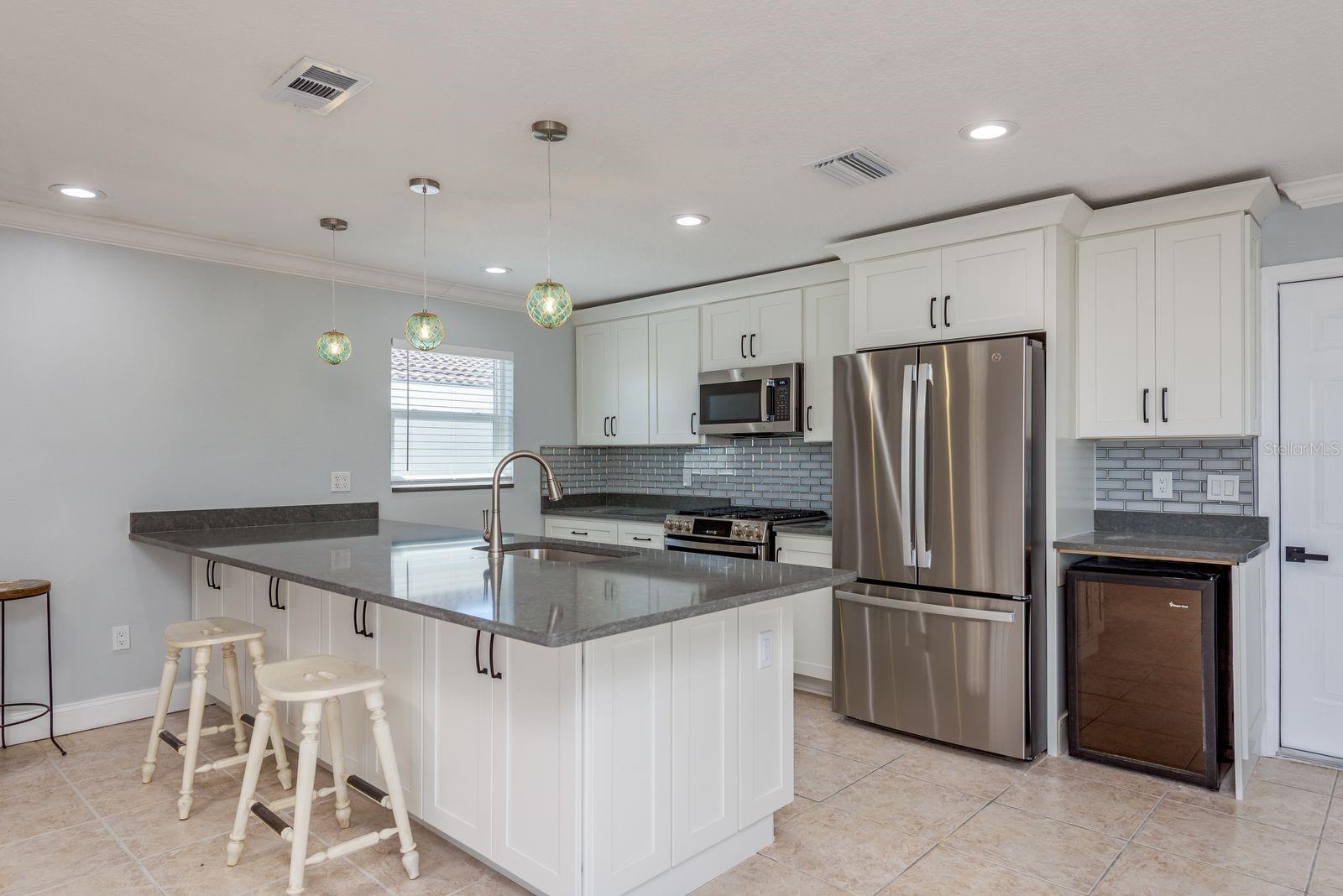 Listing photo id 7 for 5440 Leeward Lane