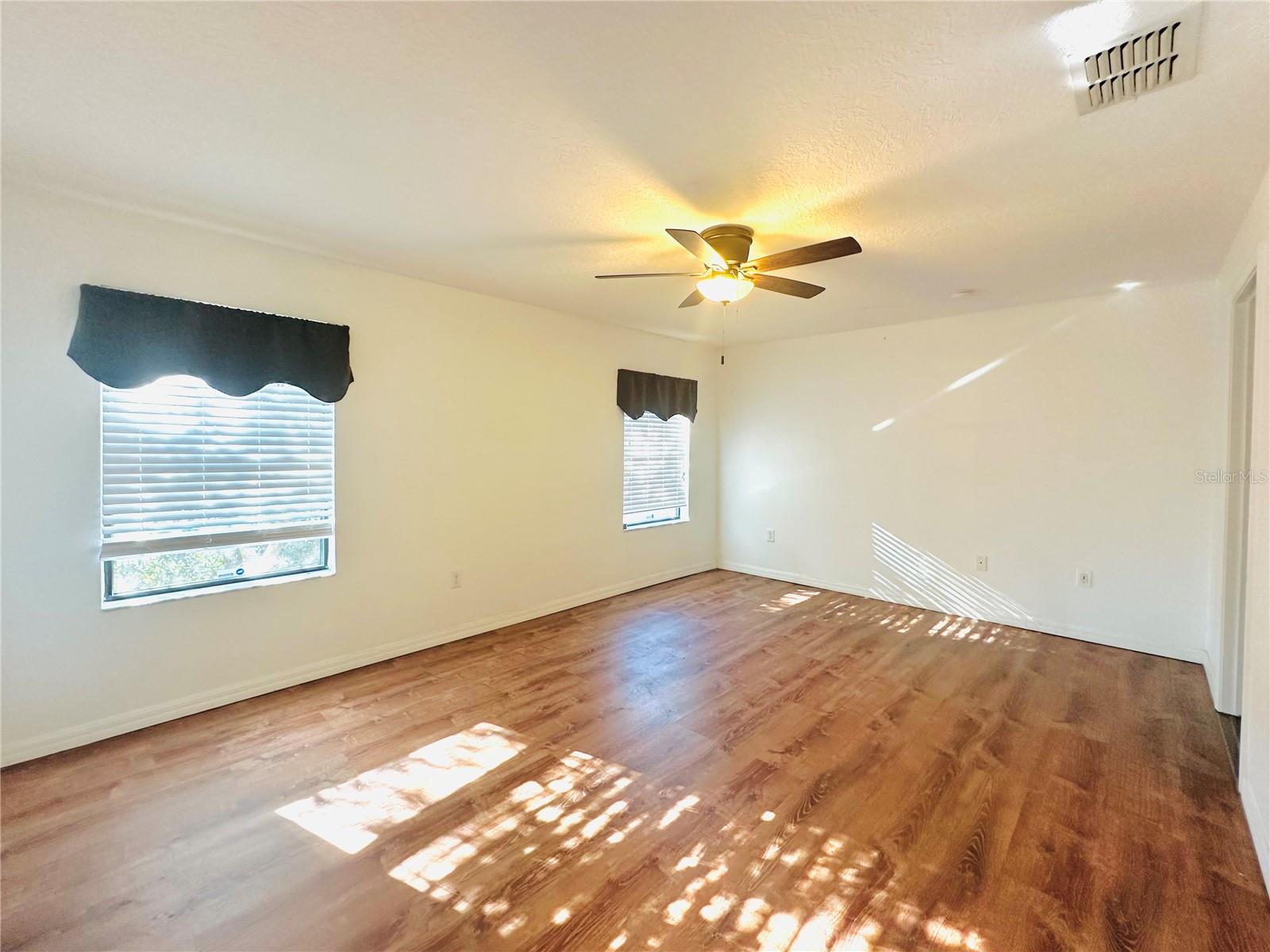 Image 27 of 36 For 4208 Fennwood Court