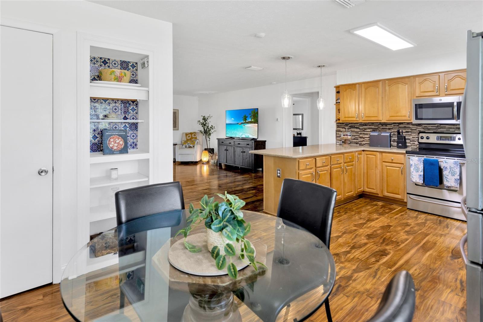 Image 10 of 27 For 10811 Providence Oaks Drive