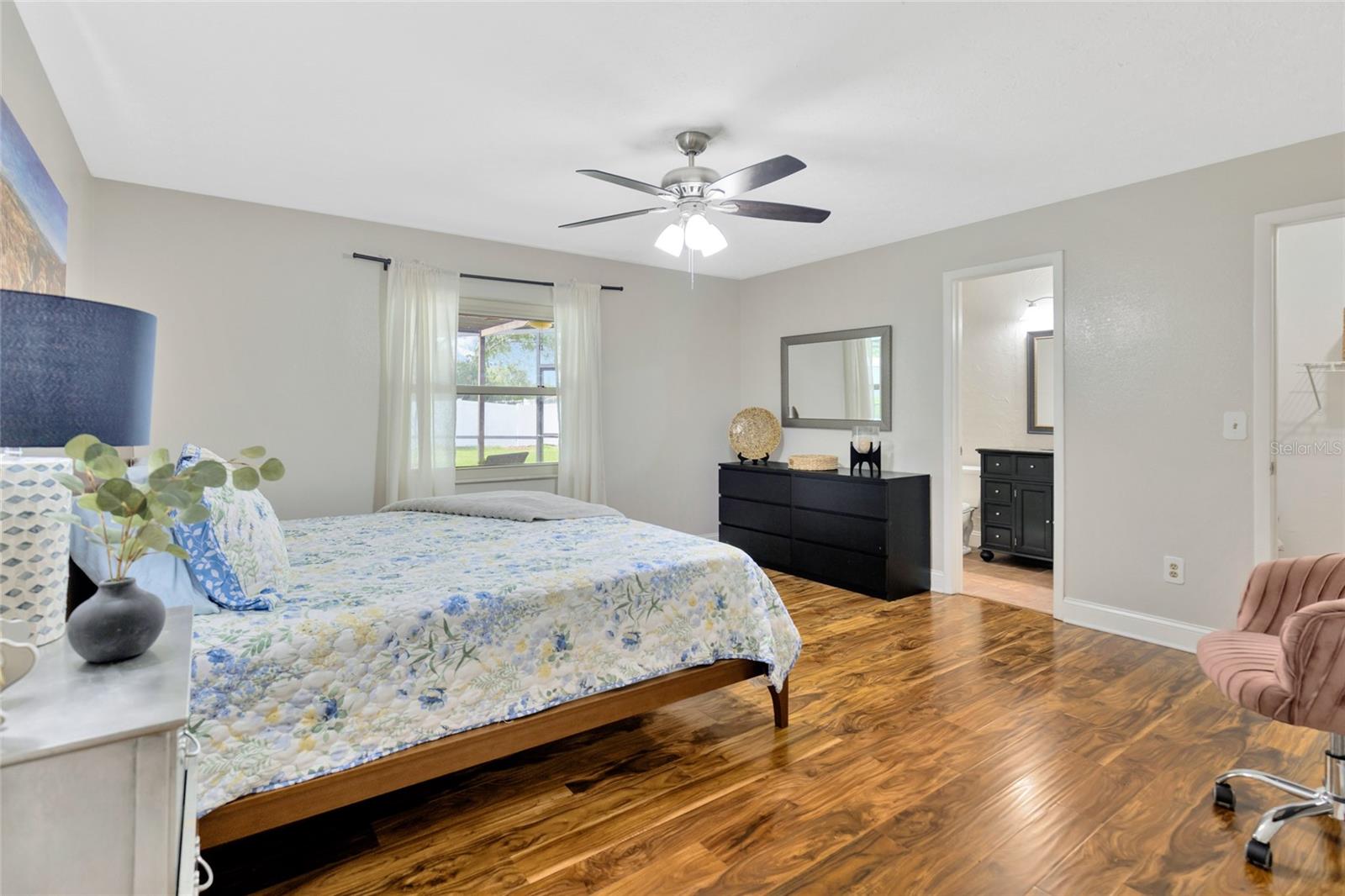 Image 11 of 27 For 10811 Providence Oaks Drive