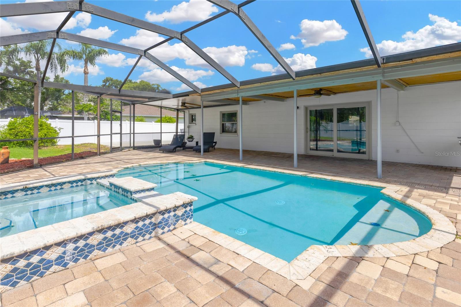 Image 20 of 27 For 10811 Providence Oaks Drive