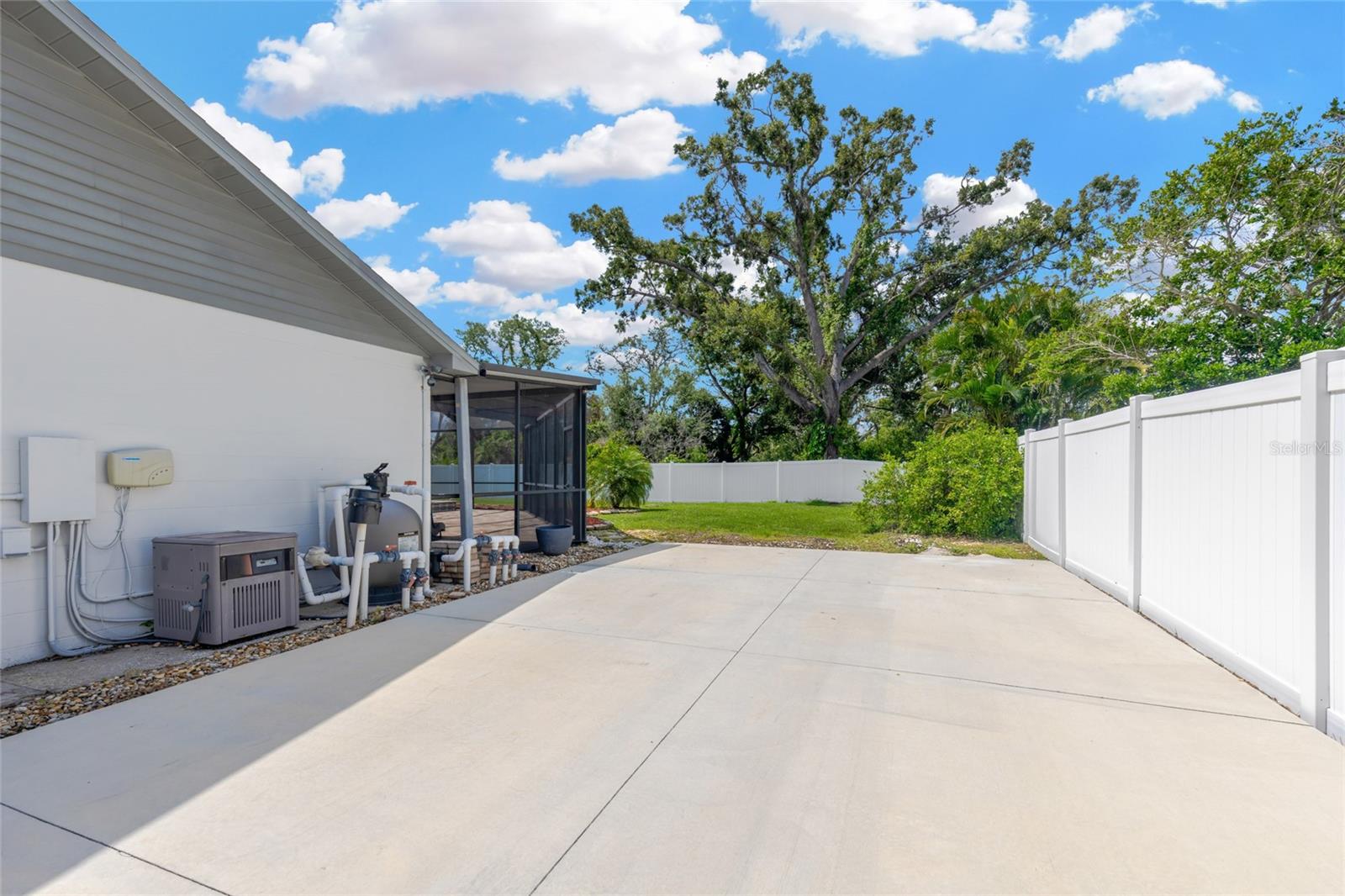 Image 4 of 27 For 10811 Providence Oaks Drive