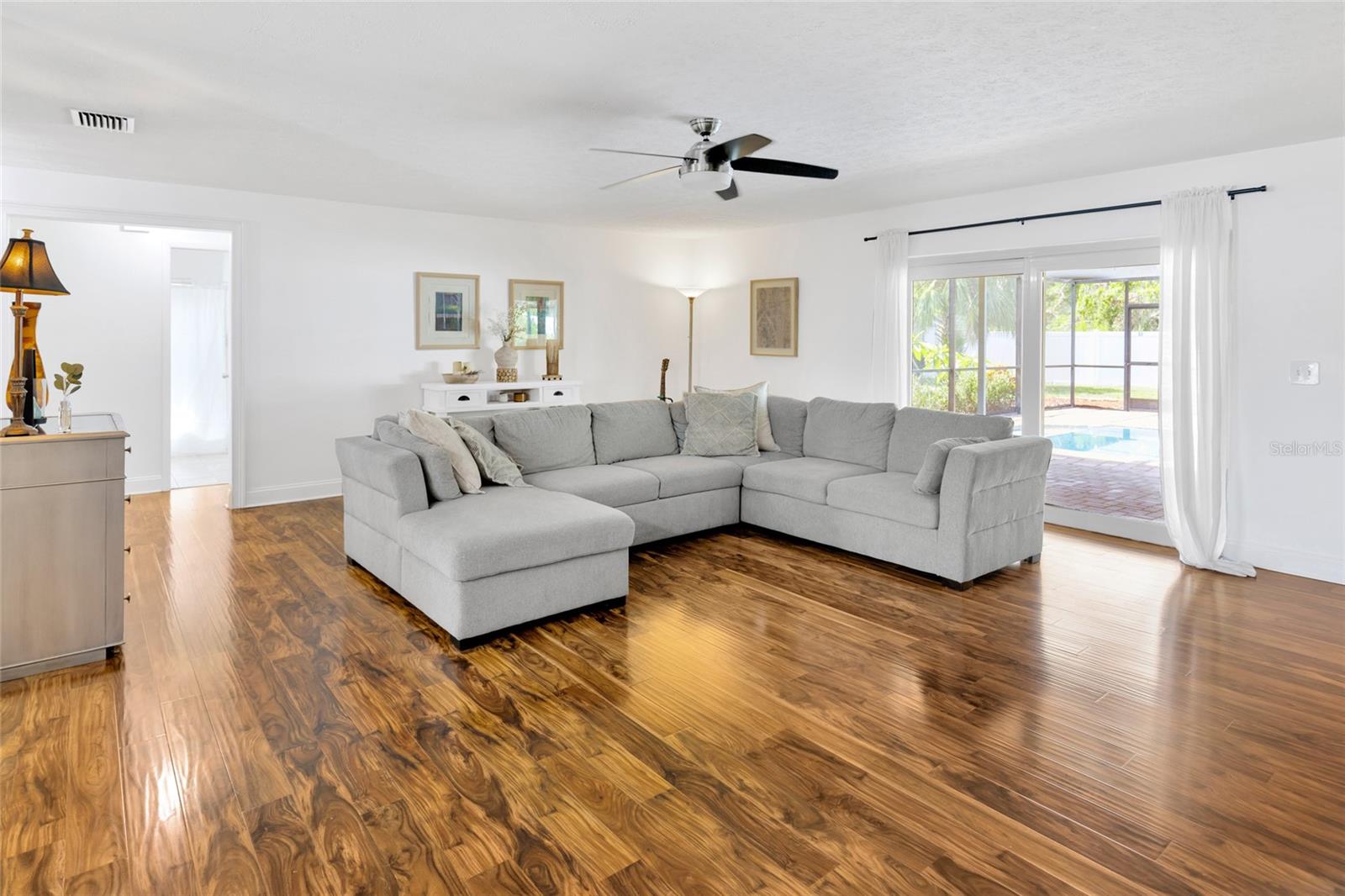 Image 6 of 27 For 10811 Providence Oaks Drive