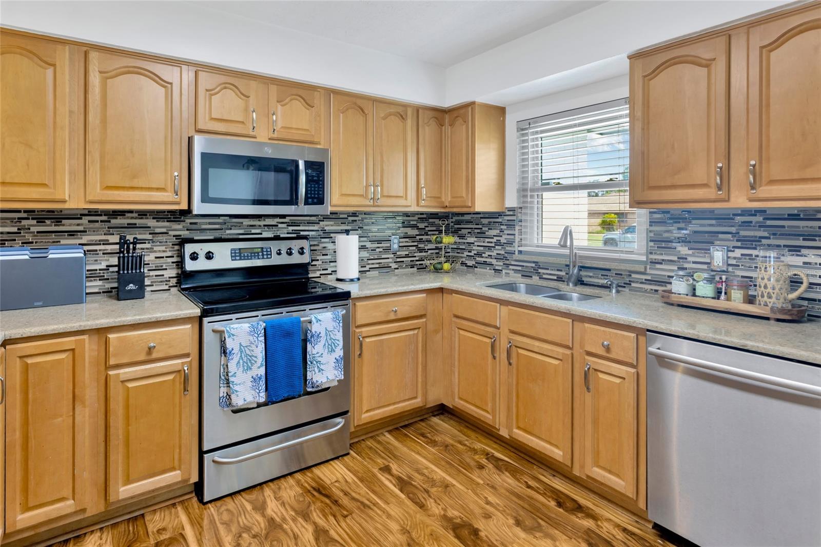 Image 9 of 27 For 10811 Providence Oaks Drive