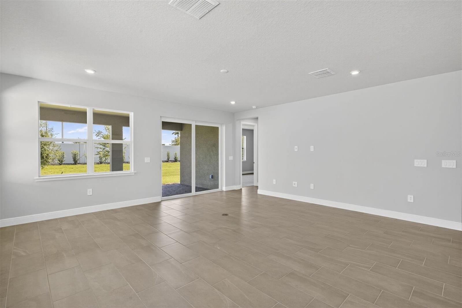 Image 7 of 39 For 11982 Starbright Path