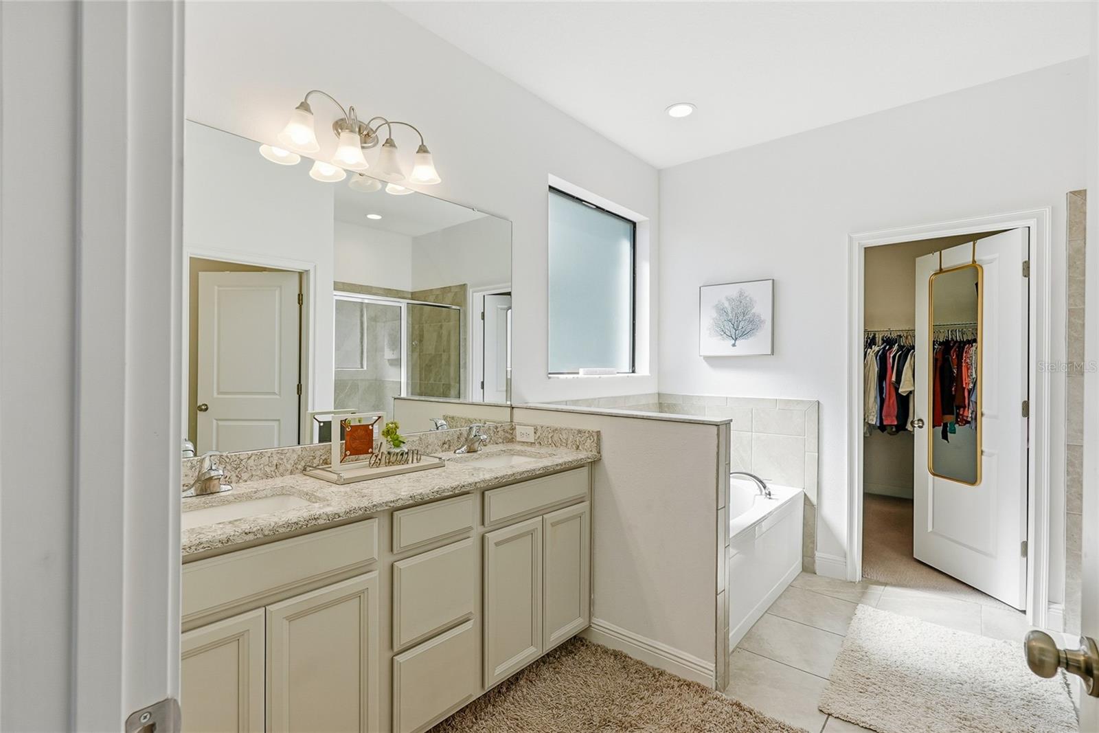 Image 21 of 40 For 109 Azul Drive