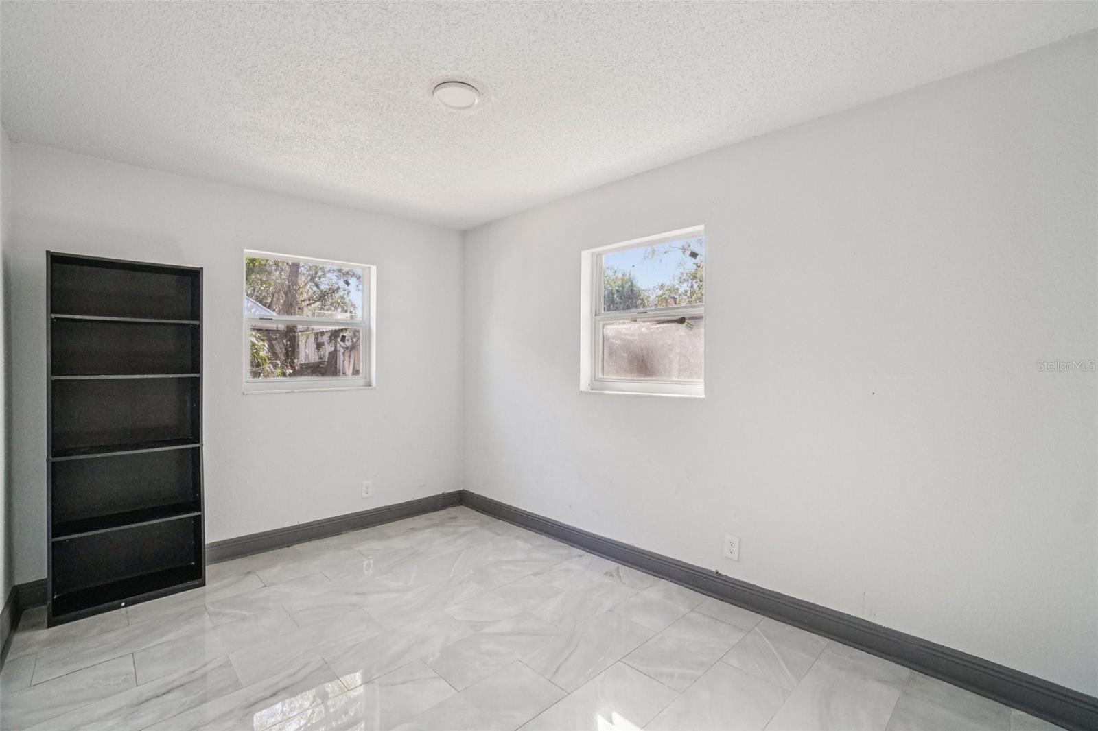 Listing photo id 9 for 7019 Willow Avenue