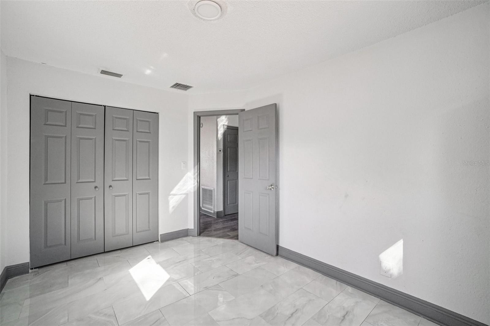 Listing photo id 10 for 7019 Willow Avenue