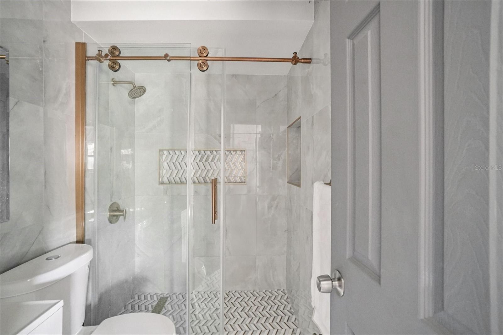 Listing photo id 12 for 7019 Willow Avenue