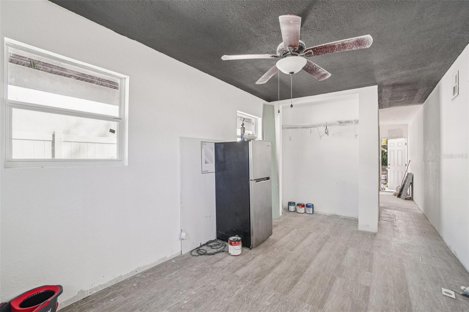 Listing photo id 16 for 7019 Willow Avenue