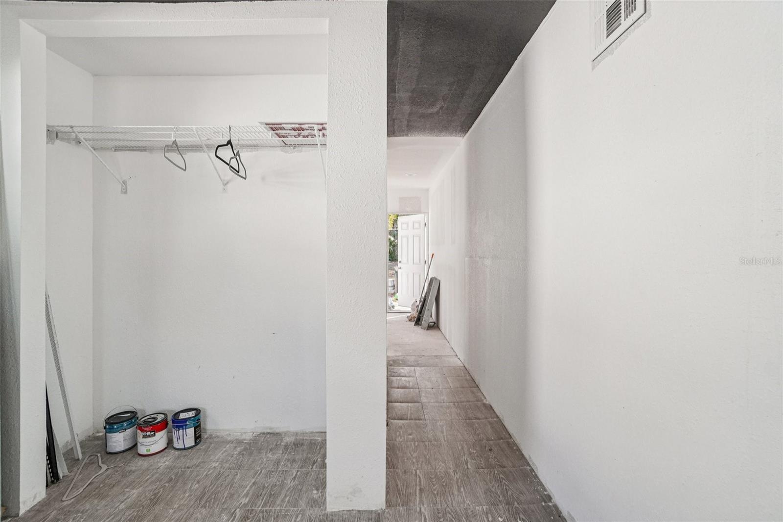 Listing photo id 17 for 7019 Willow Avenue