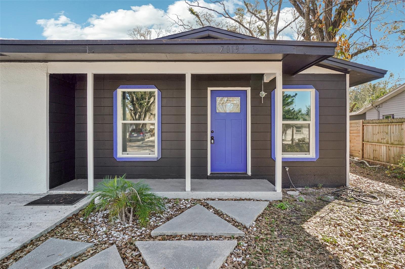 Listing photo id 1 for 7019 Willow Avenue