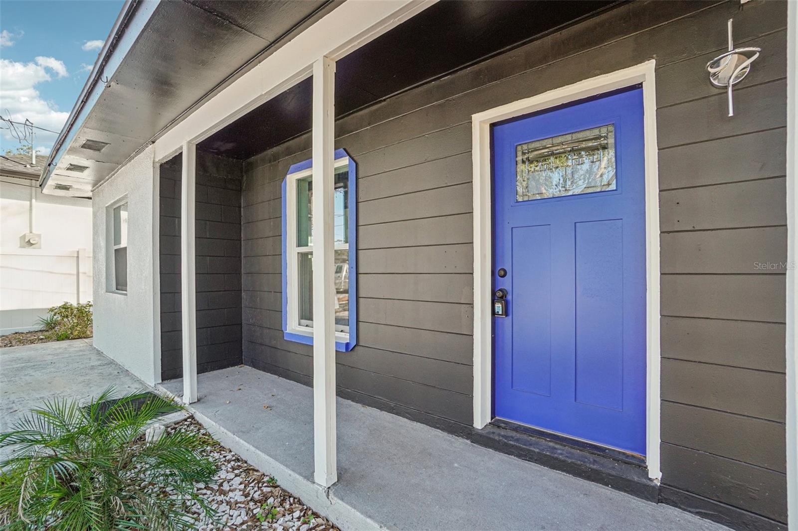 Listing photo id 2 for 7019 Willow Avenue