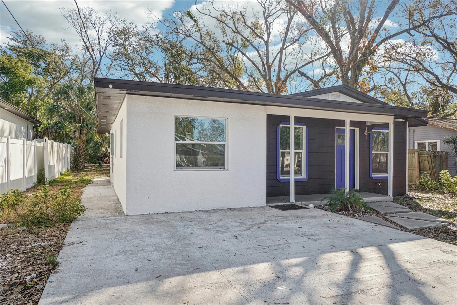 Listing photo id 3 for 7019 Willow Avenue