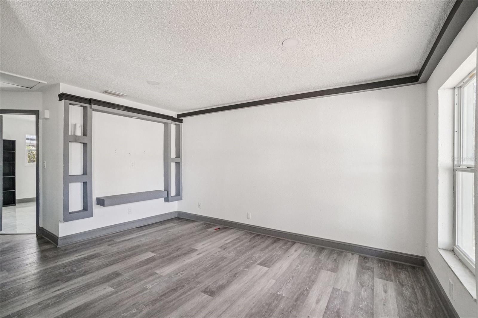 Listing photo id 4 for 7019 Willow Avenue