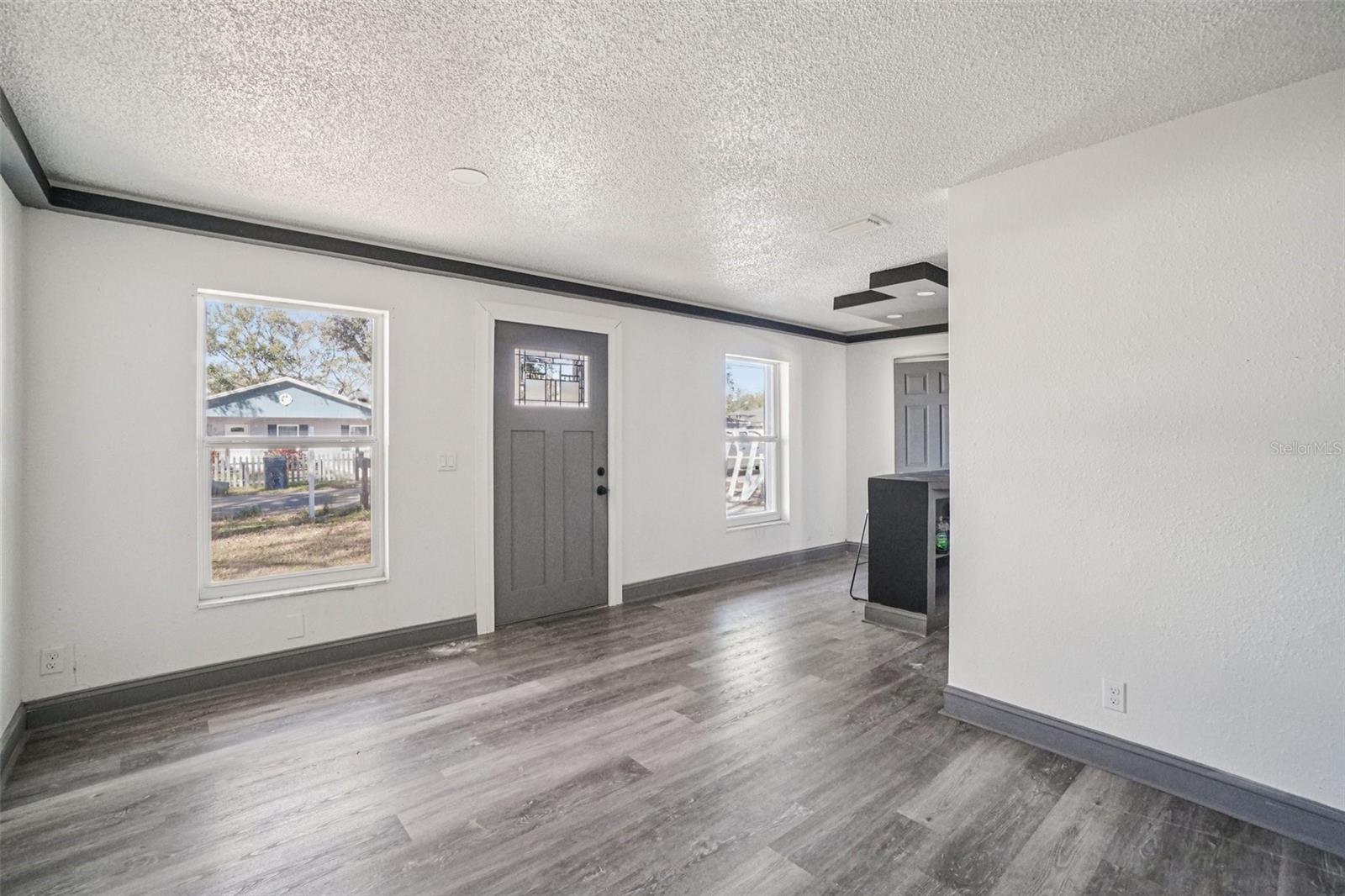 Listing photo id 5 for 7019 Willow Avenue