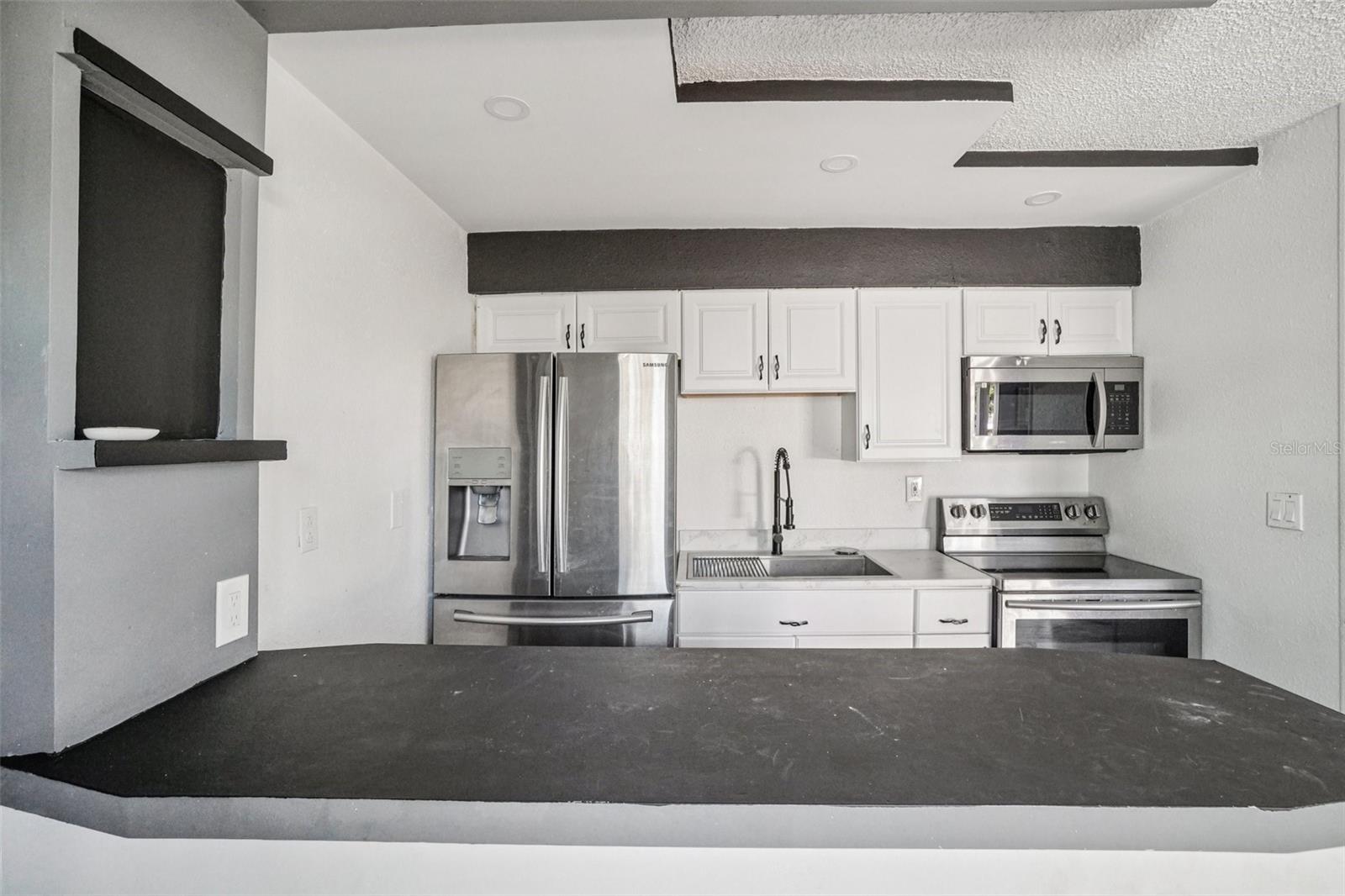 Listing photo id 6 for 7019 Willow Avenue