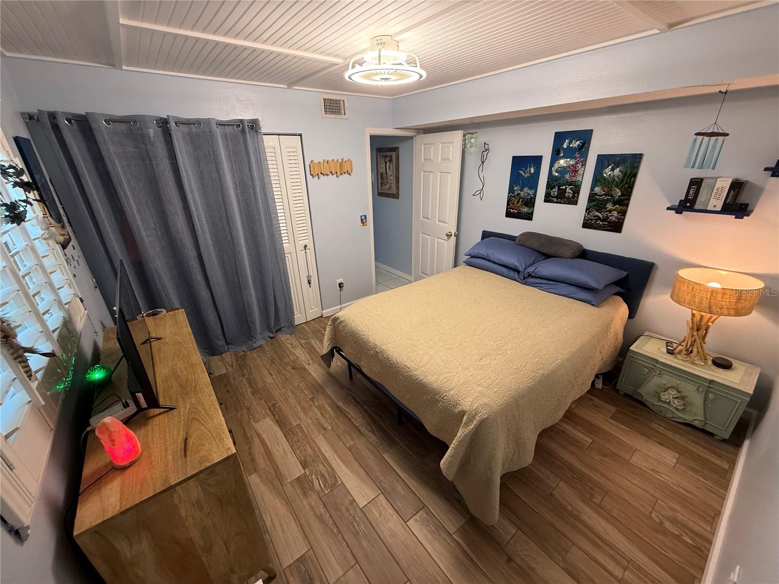 Listing photo id 19 for 18650 Gulf Blvd  316