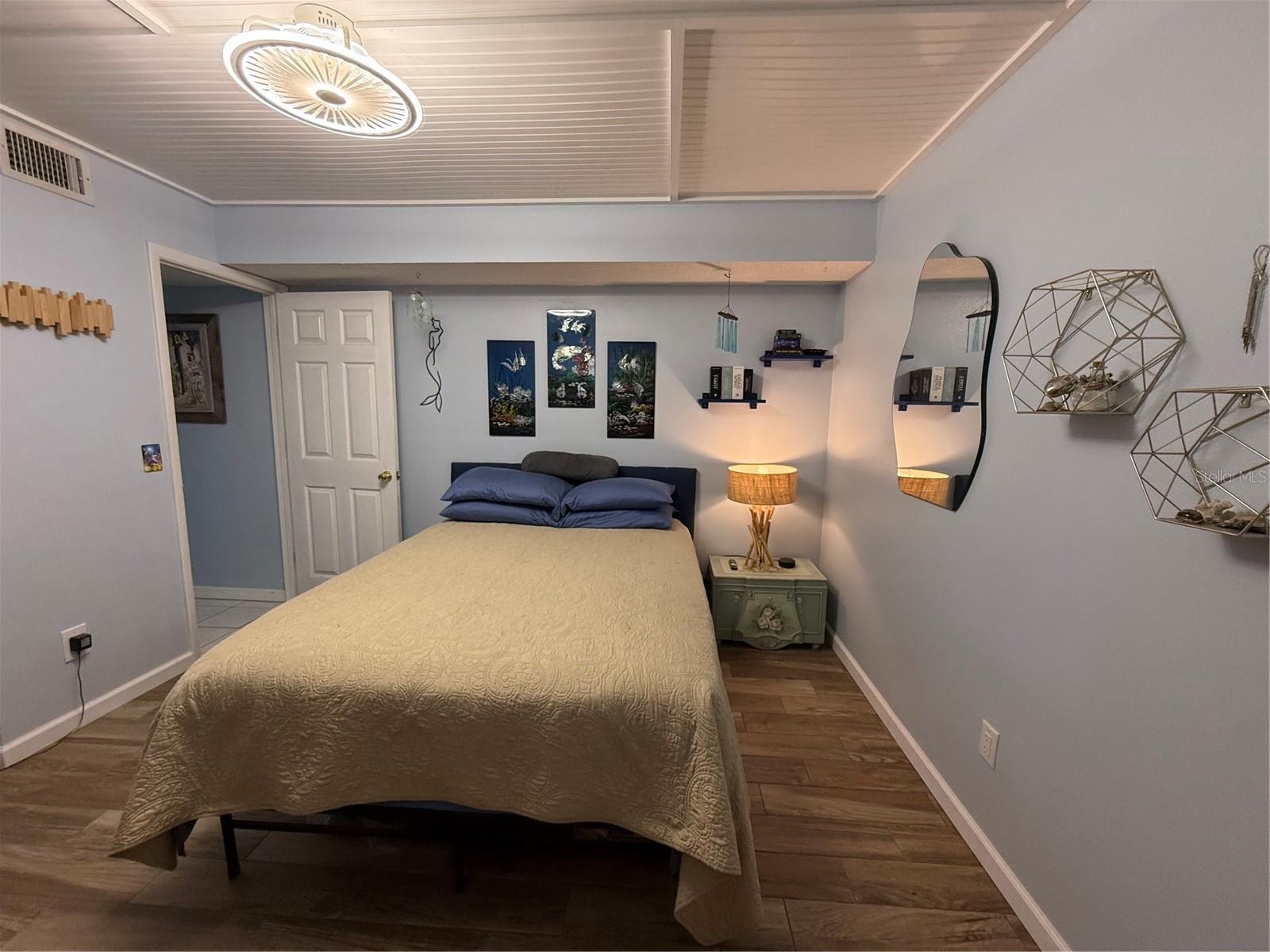 Listing photo id 20 for 18650 Gulf Blvd  316