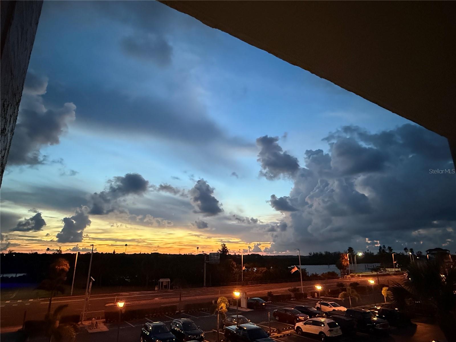 Listing photo id 23 for 18650 Gulf Blvd  316