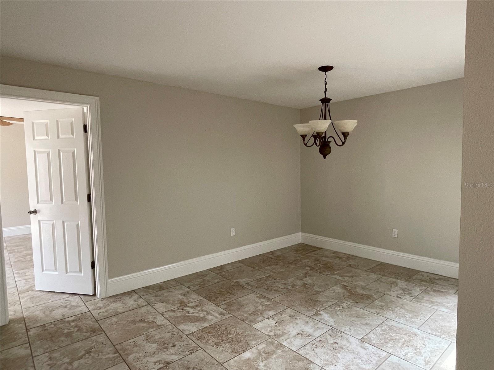 Image 8 of 19 For 4615 Stonehaven Place