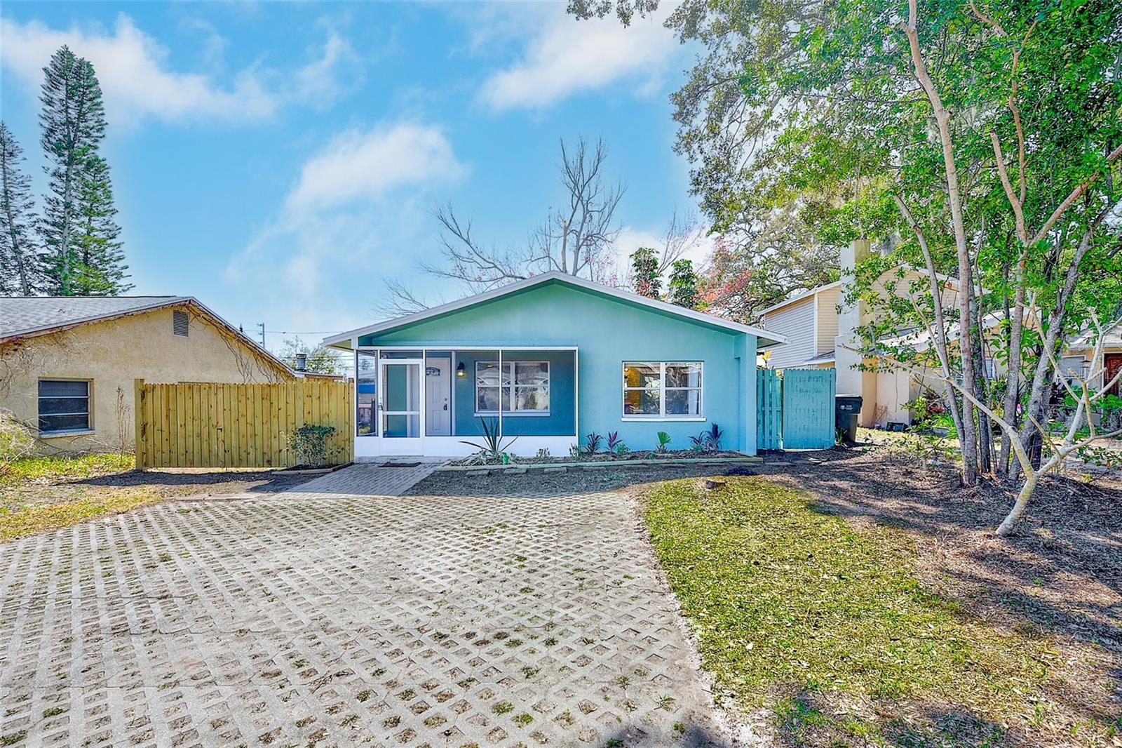 Details for 715 1st Avenue Ne, LARGO, FL 33770