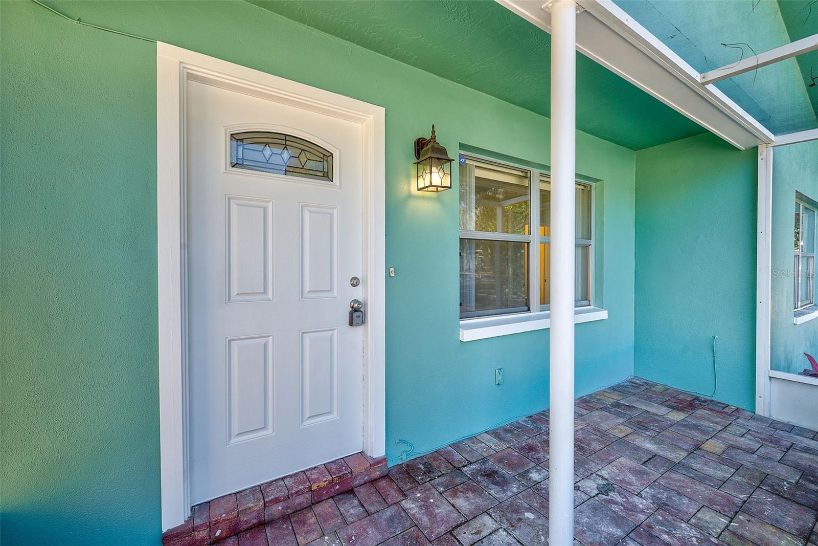 Image 2 of 24 For 715 1st Avenue Ne