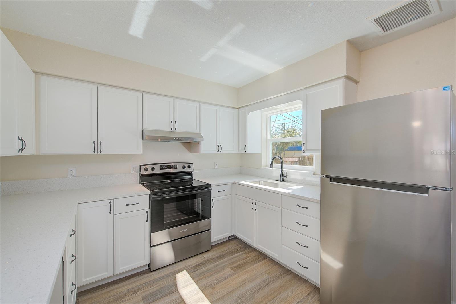 Image 8 of 24 For 715 1st Avenue Ne