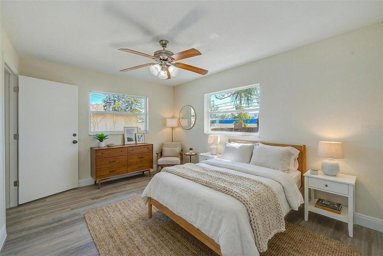 Image 9 of 24 For 715 1st Avenue Ne