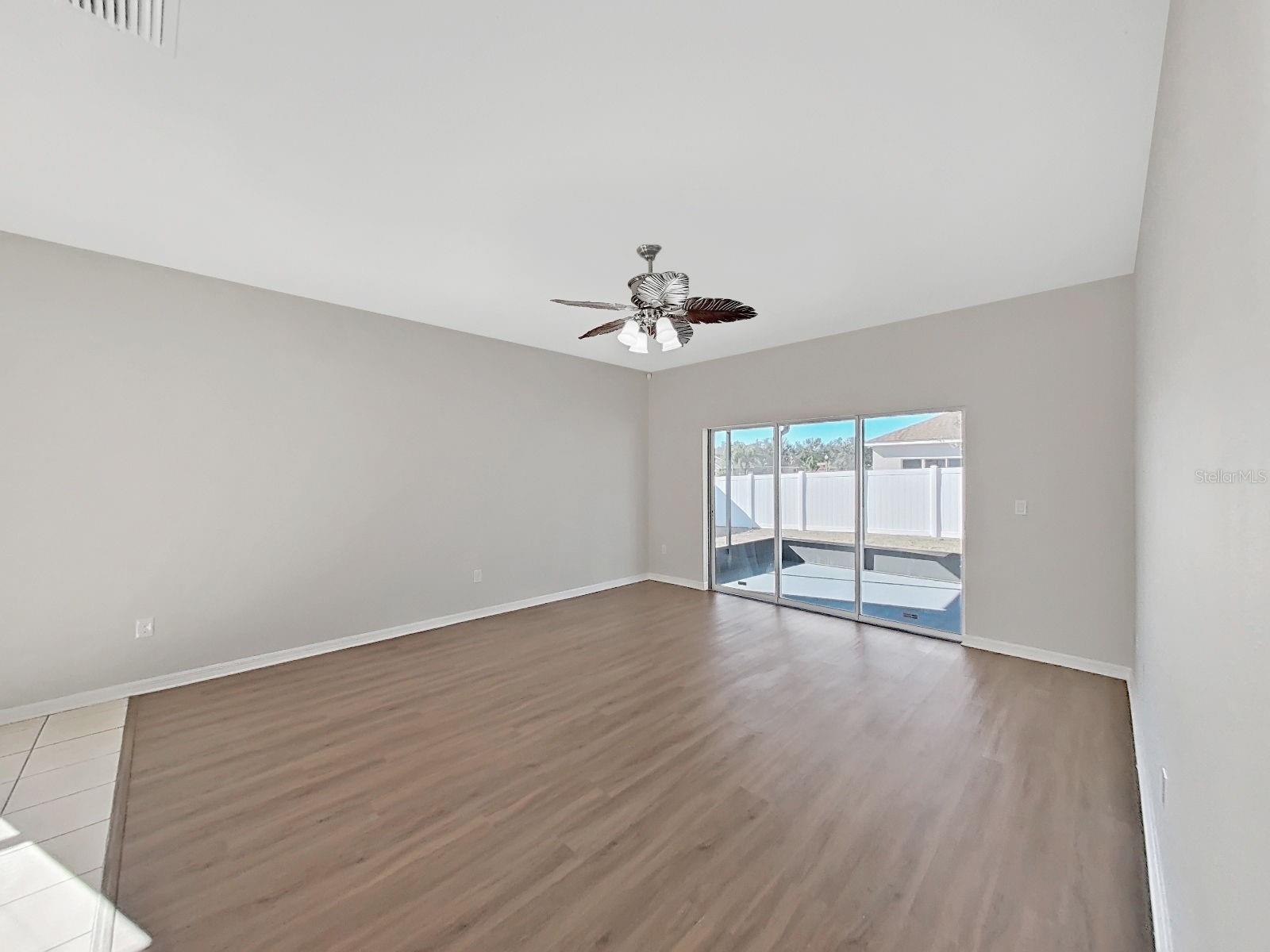 Image 15 of 40 For 5623 Sheer Bliss Loop