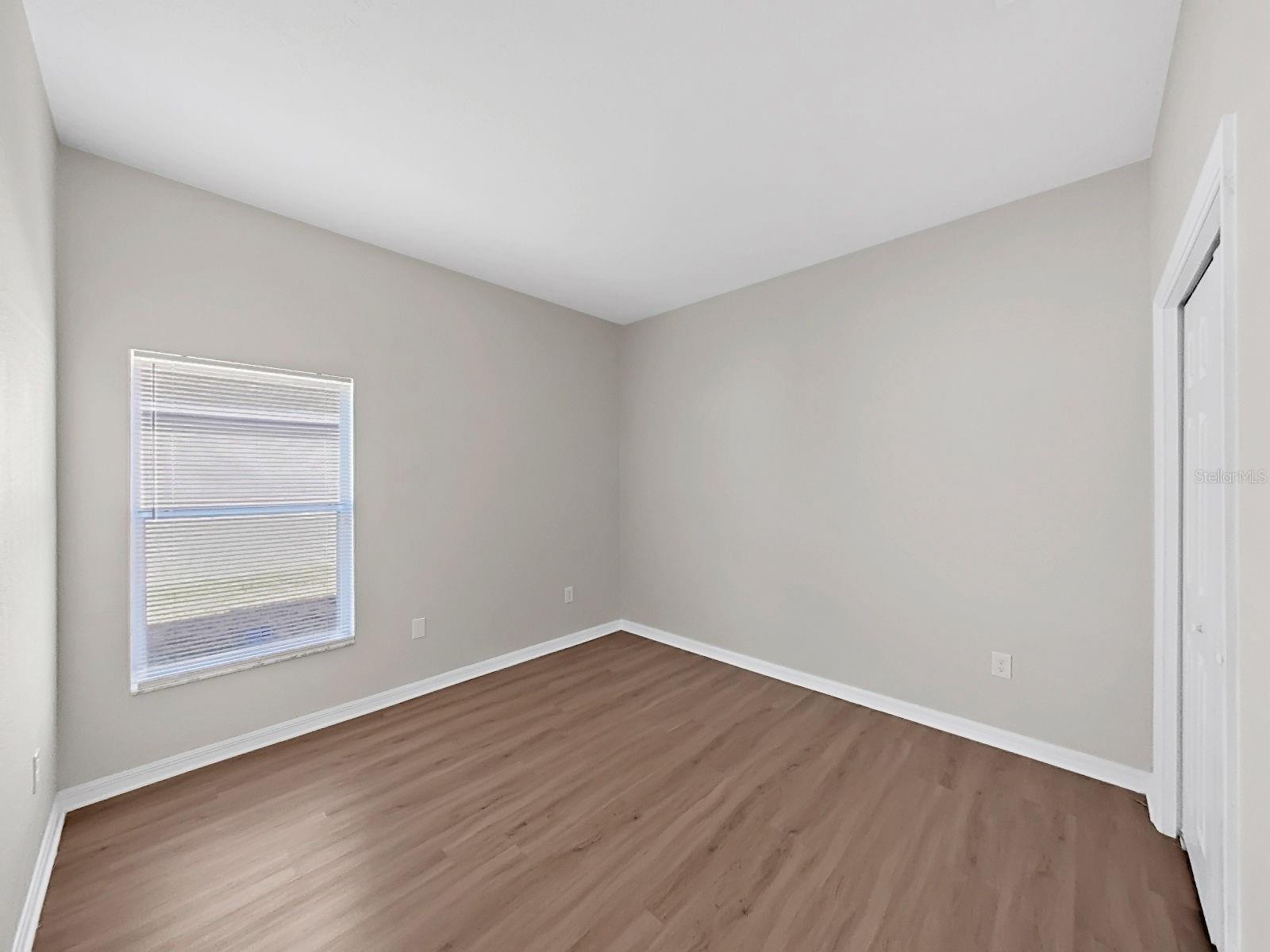 Image 26 of 40 For 5623 Sheer Bliss Loop