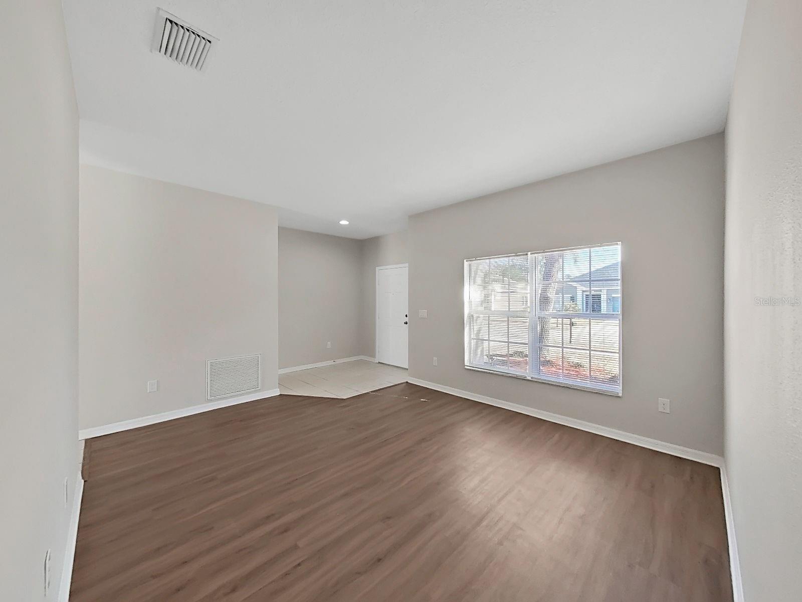 Image 6 of 40 For 5623 Sheer Bliss Loop