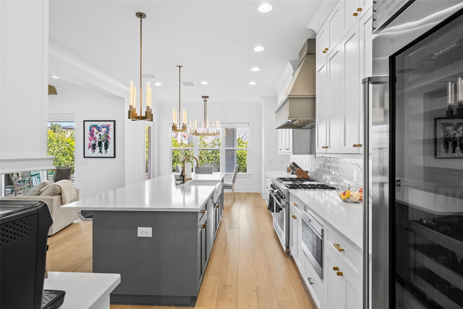 Listing photo id 12 for 615 Luzon Avenue