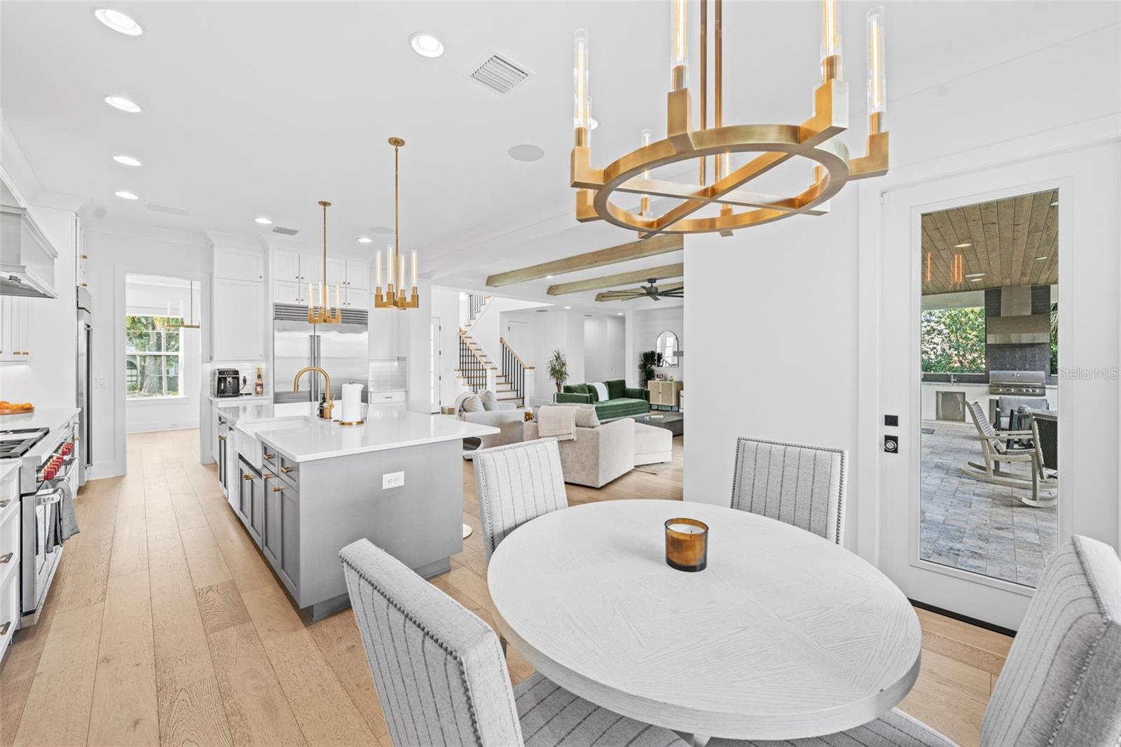 Listing photo id 14 for 615 Luzon Avenue