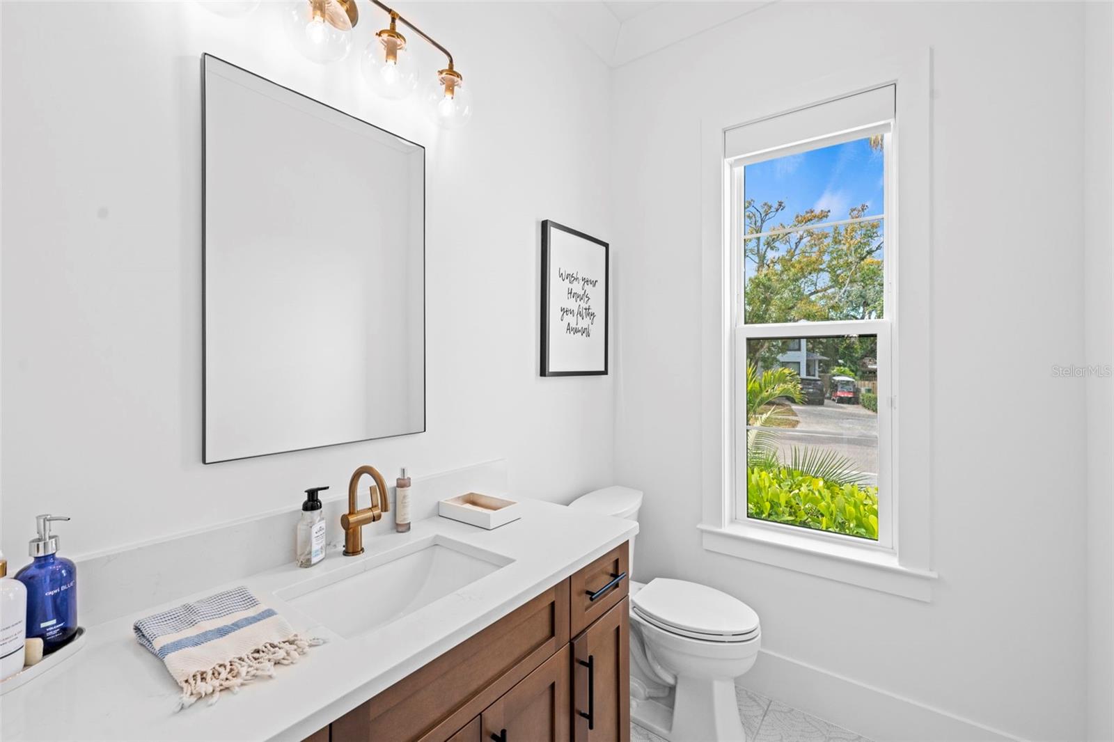 Listing photo id 21 for 615 Luzon Avenue