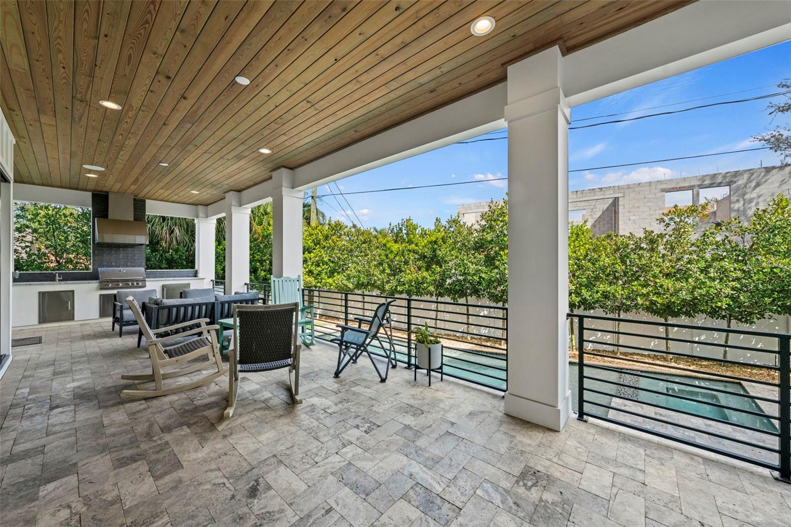 Listing photo id 22 for 615 Luzon Avenue