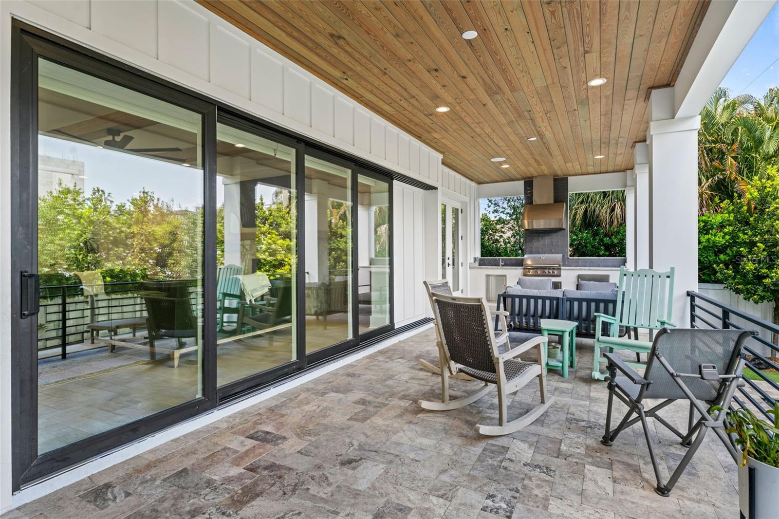 Listing photo id 24 for 615 Luzon Avenue