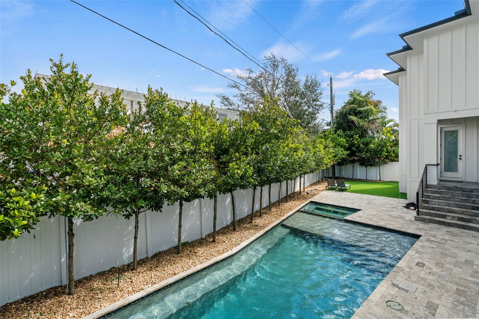 Listing photo id 27 for 615 Luzon Avenue