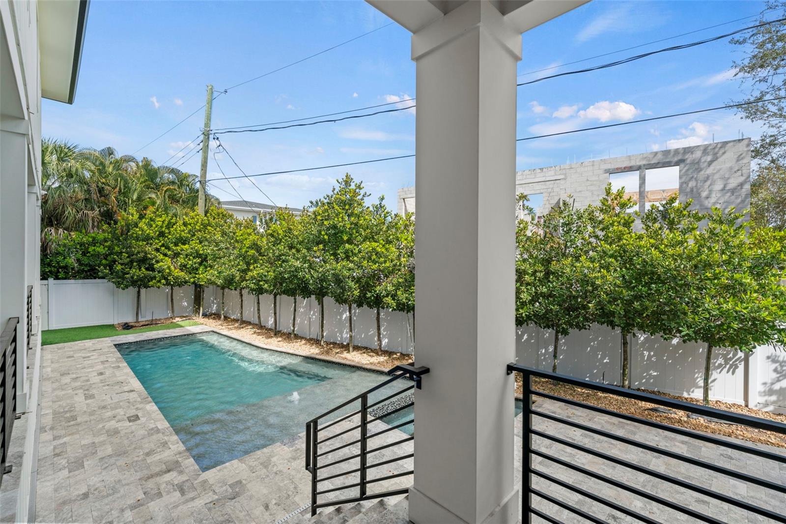 Listing photo id 29 for 615 Luzon Avenue