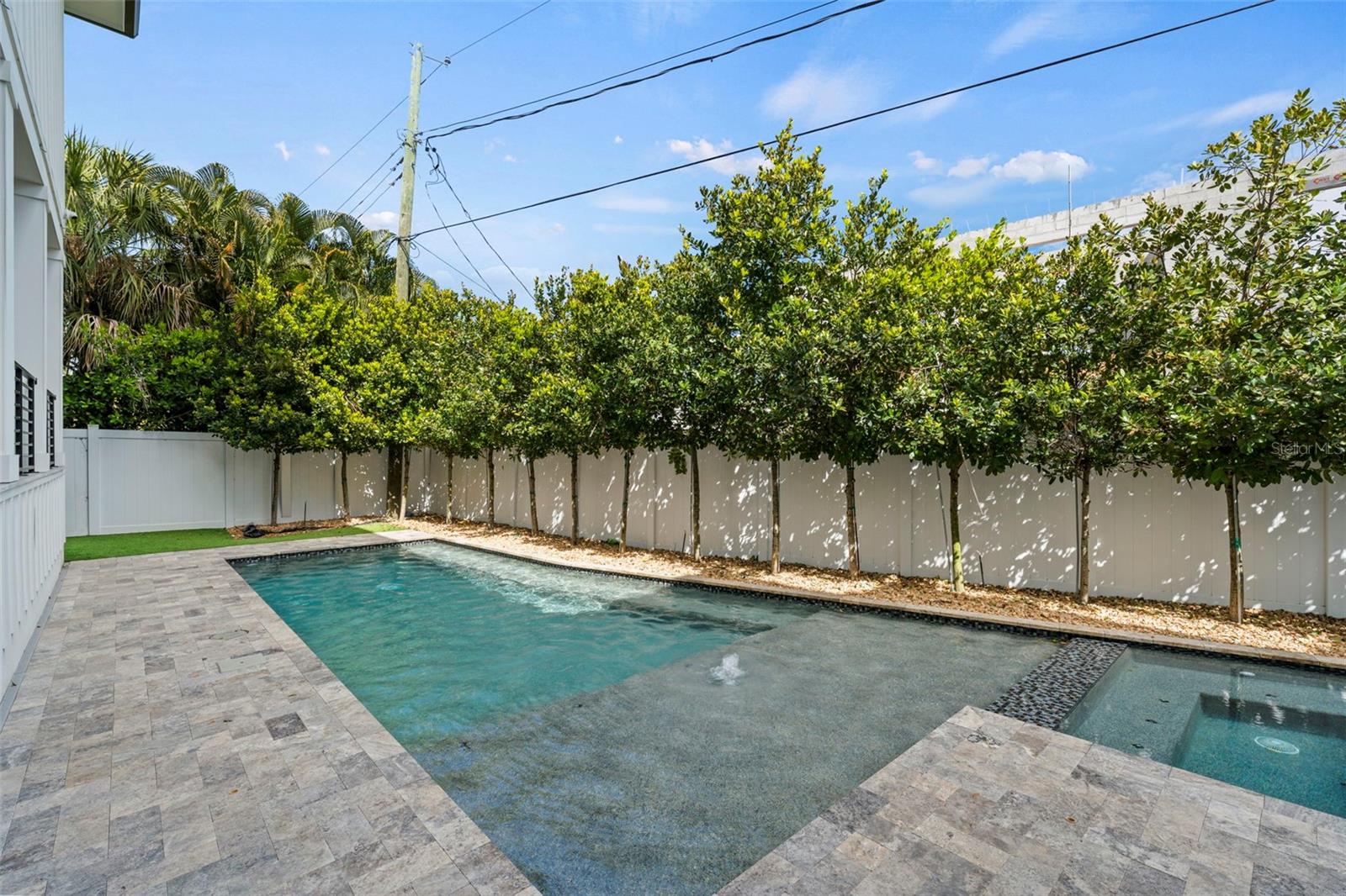 Listing photo id 30 for 615 Luzon Avenue