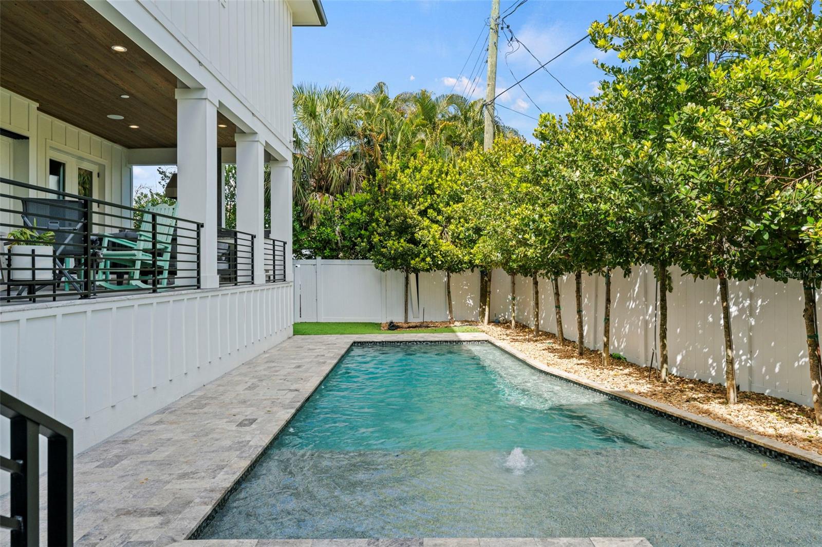 Listing photo id 31 for 615 Luzon Avenue