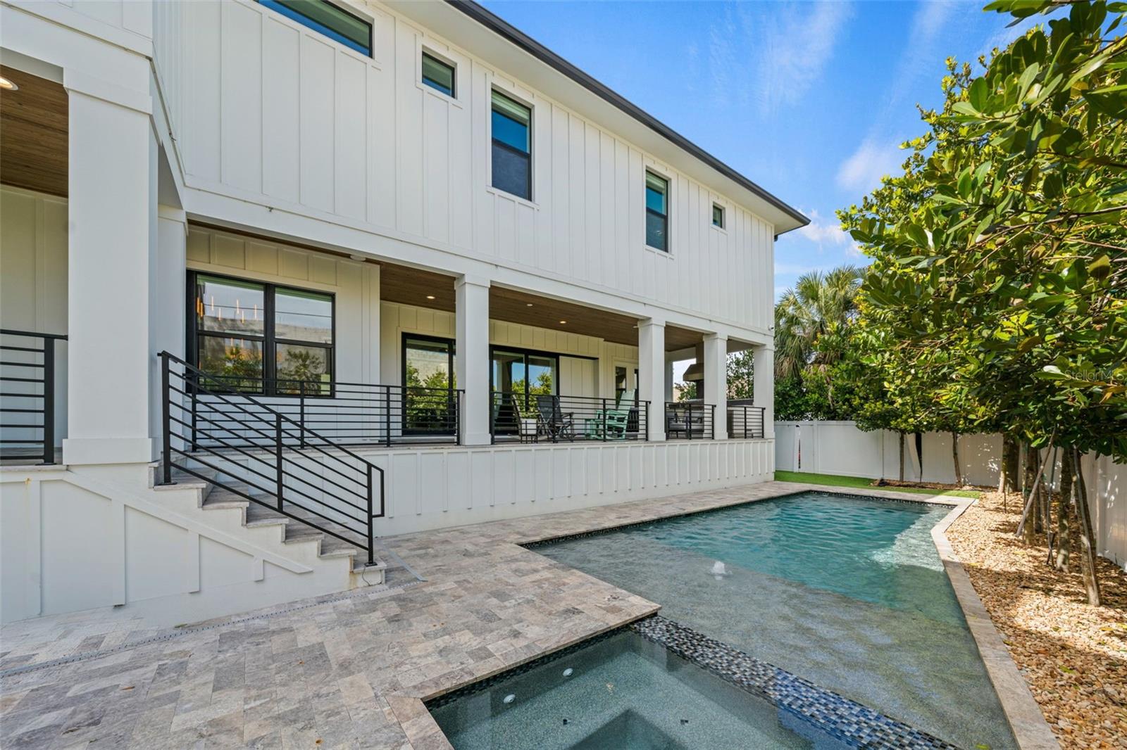 Listing photo id 32 for 615 Luzon Avenue