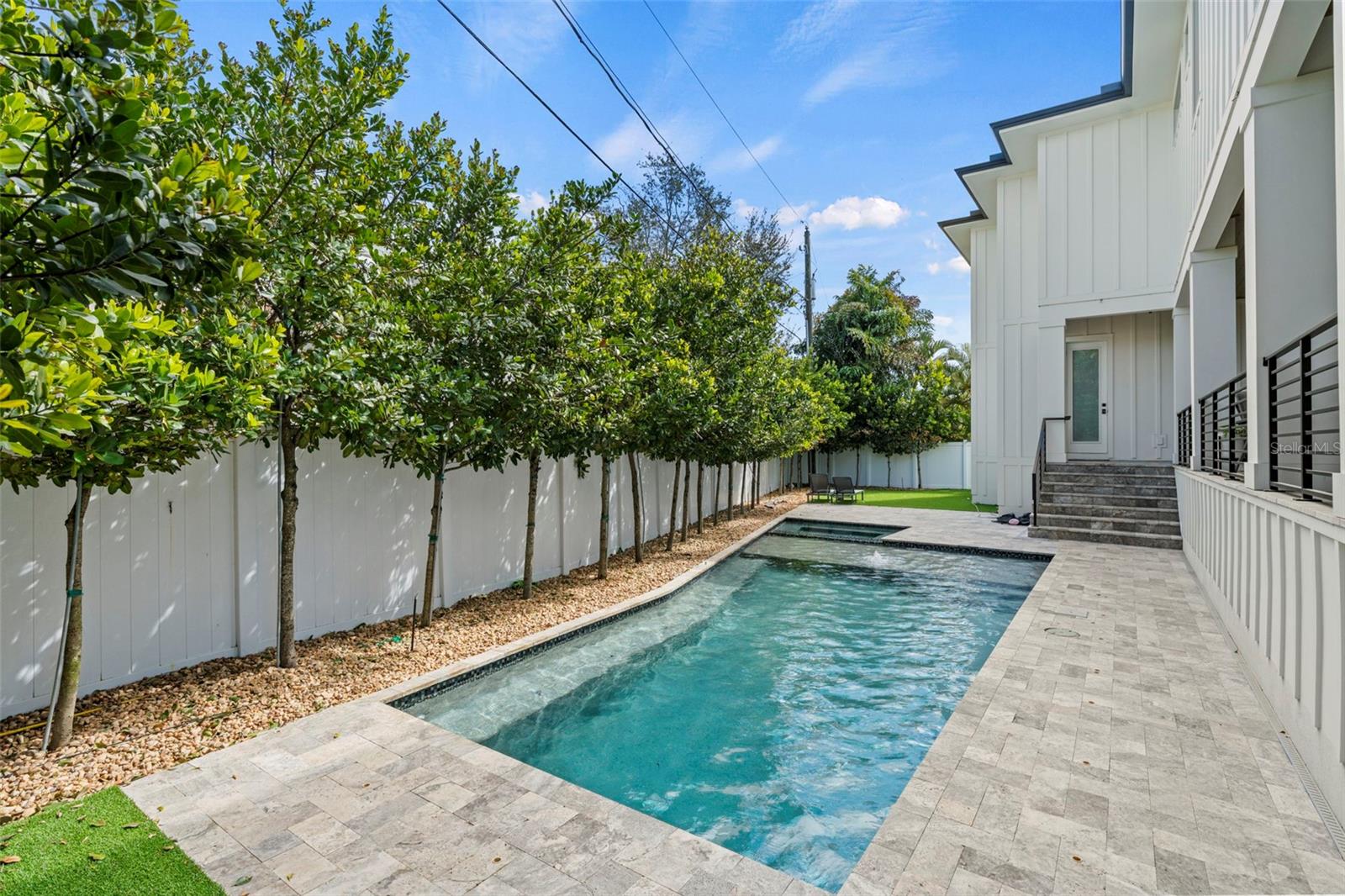 Listing photo id 33 for 615 Luzon Avenue