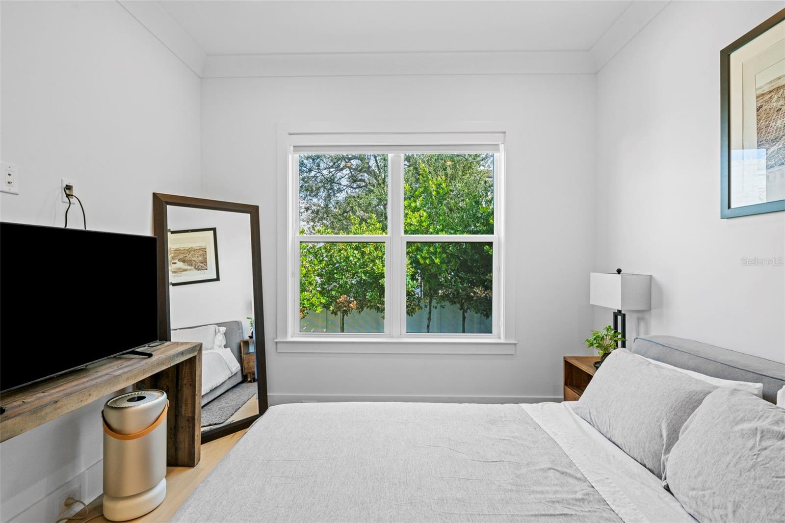 Listing photo id 36 for 615 Luzon Avenue